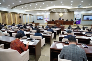 수원특례시의회, 수원시 집행부에 대한 견제와 감시 기능 상실했나?