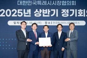 대한민국특례시시장협의회, 행안부에 ‘특례시 지원에 관한 특별법 제정 촉구 건의문’ 전달한다