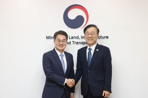 김동연 경기도지사, 경기남부광역철도·SRT북부 연장 등 4대 현안 협력 요청. 김윤덕 장관 “꼭 살펴보겠다” 화답