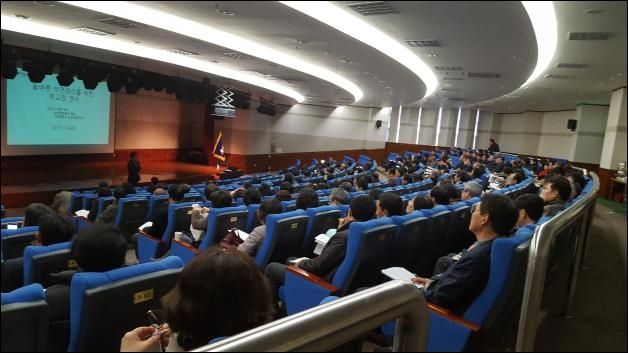 [화성오산권역 : 오산대학교에서 진행된 '학교에서의 올바른 석면 관리를 위한 학교장 연수' 모습]