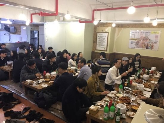 [송환영식 통닭거리 개최]