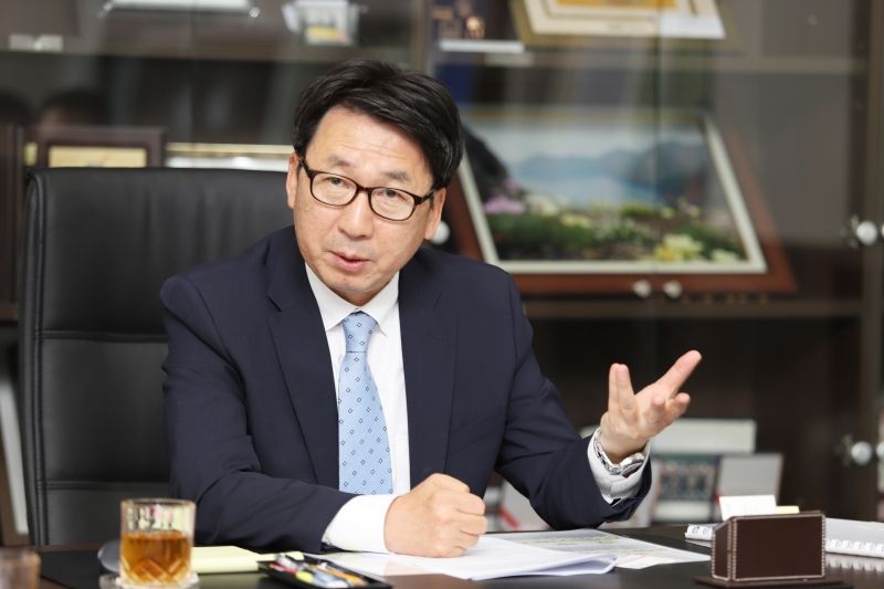 [최종환 파주시장dl 24일 경기경제신문을 비롯한 인터넷 언론사와 인터뷰를 통해