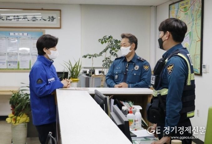 지구대를 찾은 백혜련 후보