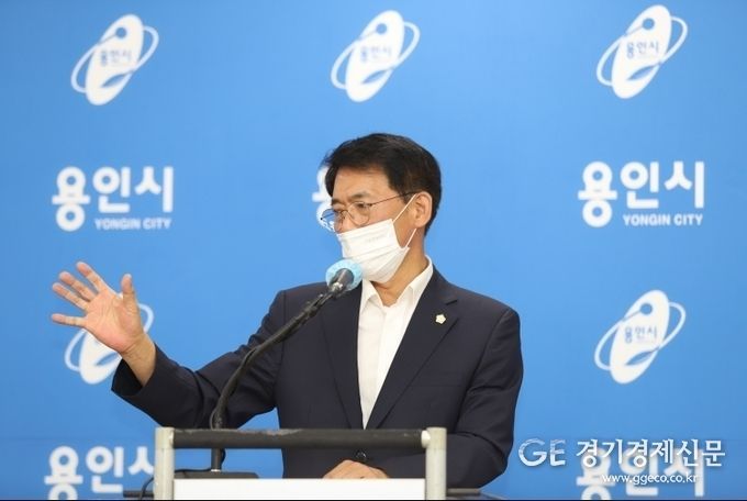 김기준 의원이 의정감시단에게 '전문성, 도덕성, 민주적' 절차에 의거해 의정감시역활을 해 달라고 당부하고 있다. 