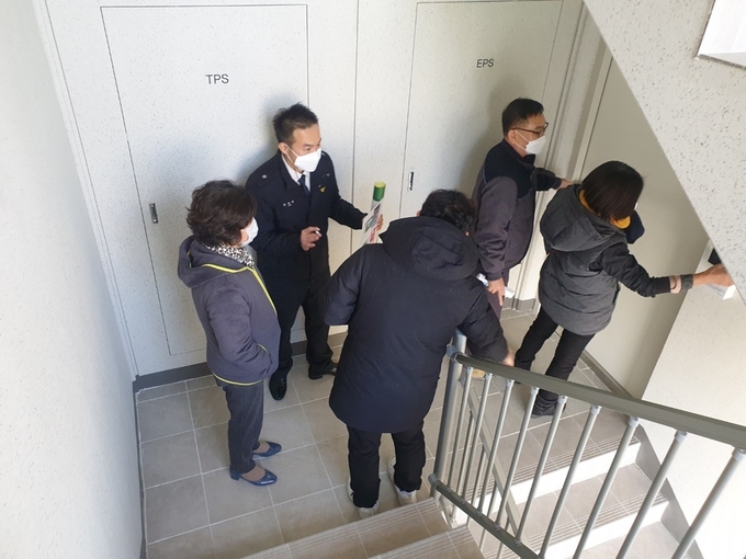 비상구 폐쇄 등 단속 모습
