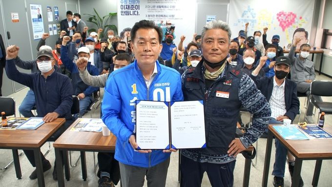 <strong>민주노총·한국노총 조합원 400인이 이재준 후보 지지를 선언했다. </strong>