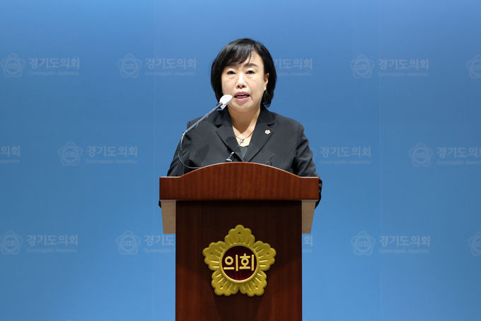 <strong>3일 경기도의회 국민의힘 곽미숙 대표의원이 기자회견을 열고 도의회 정상화 방안에 대해 설명하고 있다.</strong>