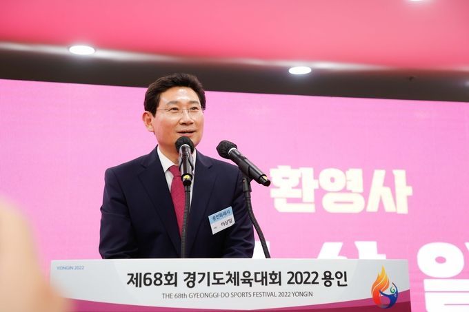 <strong>이상일 용인특례시장이 환영사를 하고 있다.</strong>