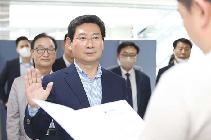 <strong>이상일 용인특례시장 당선인 인수위원회, 과제 TF단 인선 발표 때 사진</strong>