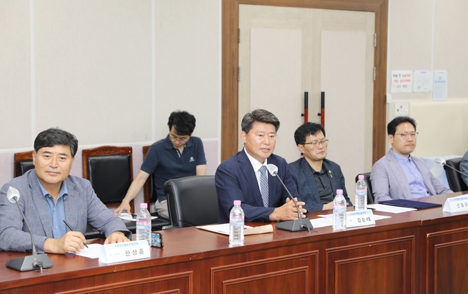 <strong>(사)한국소상공인협동조합연맹 김순태 회장이 ‘경기 소상공인 협동조합의 날 기념식’을 갖게 된 것에 대한 인사말을 하고 있다.</strong>