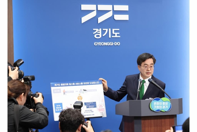 <strong>26일 오전 김동연 경기도지사가 경기도청 브리핑룸에서 북수원 테크노벨리 개발구상에 대한 기자회견을 하고 있다.</strong>