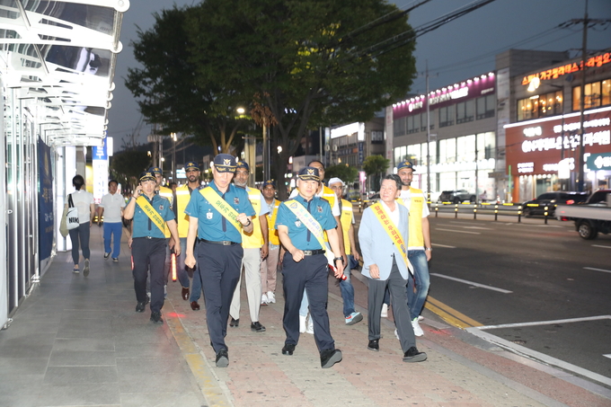 <strong>광주경찰서 경안지구대에서는 10일 오후 19시부터 추석명절을 앞두고 참석리 합동순찰을 실시하고 있다.</strong>