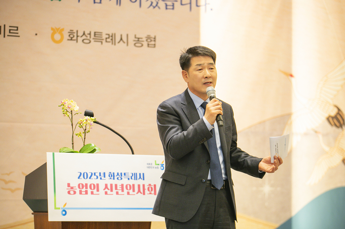 <strong>배정수 의장이 축사를 하고 있다</strong>