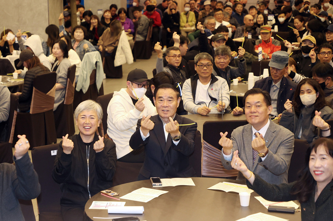 자활사업 성과보고대회 참석한 수원시의회 이재식 의장, 윤경선 의원, 이재준 수원시장