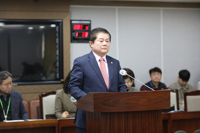 <strong>정영모 의원(수원시 금연구역 지정 등에 관한 조례 일부개정조례안)</strong>
