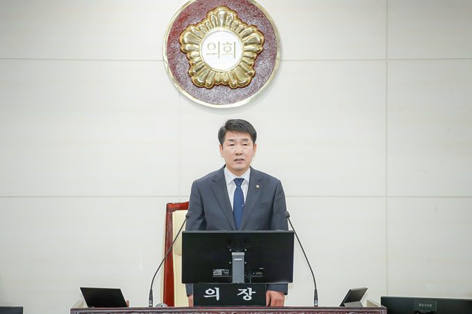 <strong>개회사 중인 배정수 의장</strong>