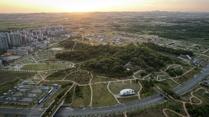 <strong>지난 해 개장한 평택고덕 함박산 근린공원 도시숲 전경</strong>