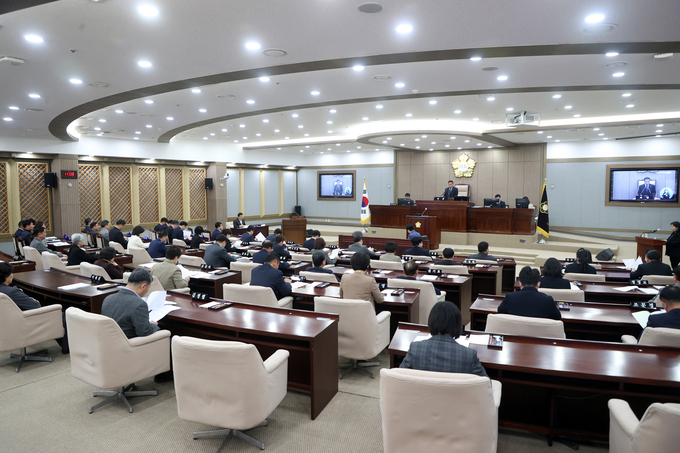 <strong>제392회 제1차본회의 모습</strong>
