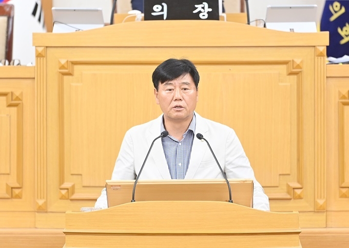<strong>파주시의회 이익선 의원 5분 자유발언을 하고 있다.</strong>