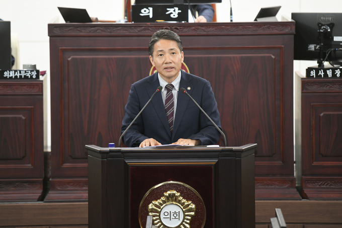 <strong>임채덕 의원 시정질문 모습</strong>