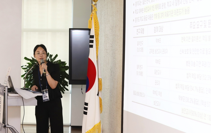 <strong>‘경기 학교 응급체계 구축 모델 개발을 위한 정책 포럼'에서 경기도보건교육정책실행연구회 김민혜 회장은 의제발제를 하고 있다.</strong>