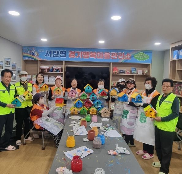 참나무 숲길 이미지