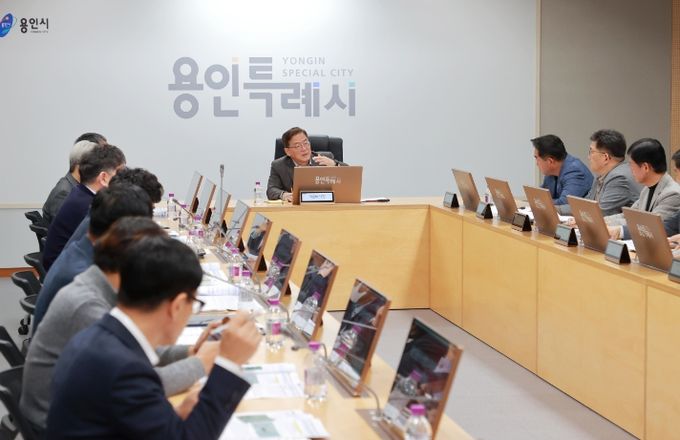지난 25일 용인특례시청 영상회의실에서 열린 반도체클러스터 국가산업단지 인허가 지원 TF 회의