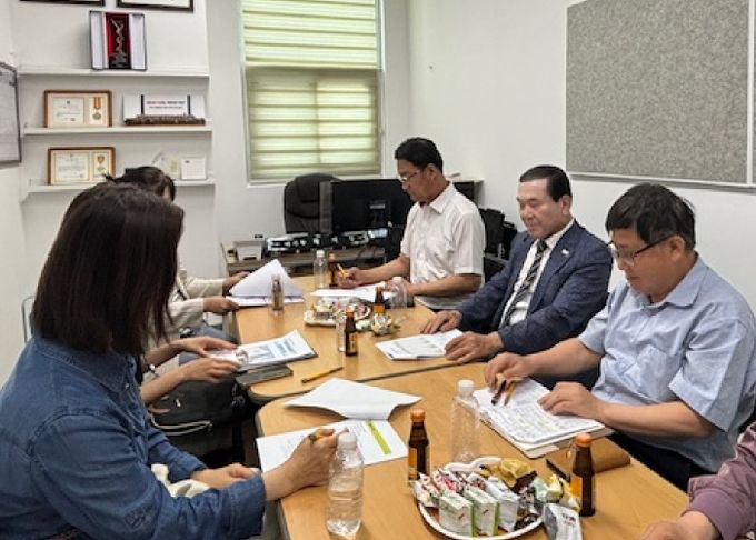 광명시 중소유통공동도매물류센터를 벤치마킹하기 위해 지난 20일 시흥시청 소상공인 담당 직원들과 시흥시수퍼마켓협동조합 관계자들이 방문했다