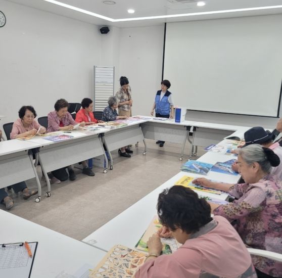 기흥구 서농동 지역사회보장협의체가 6월 한달간 지역 내 치매 고위험군 어르신을 대상으로 치매예방 프로그램 ‘건강하세孝’ 를 진행한다.
