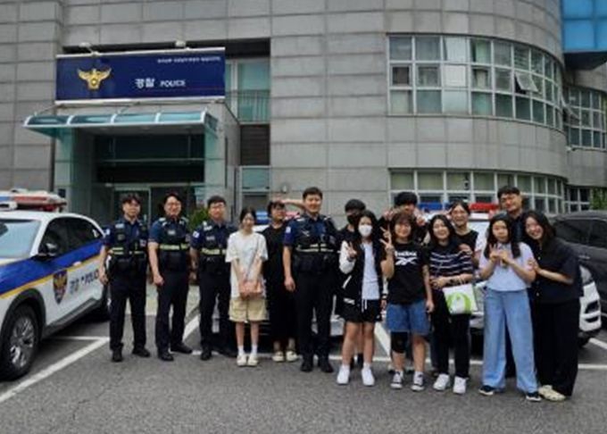 수원시청소년청년재단 광교청소년수련관,‘청·청봉사단 & 요리연구회’ 광교지구대에 응원의 메시지와 간식 기부