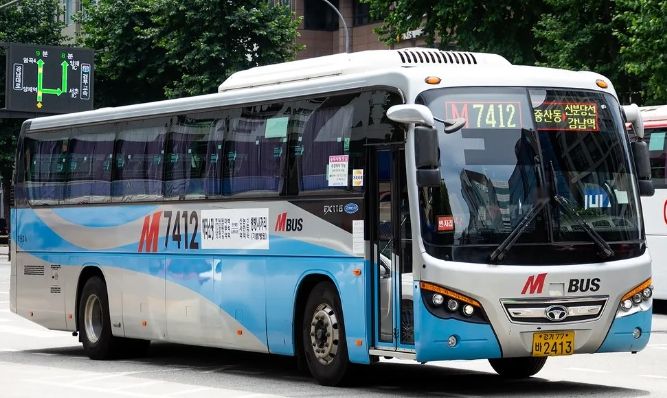 중산마을~마두역~강남역을 운행하는 M7412 버스