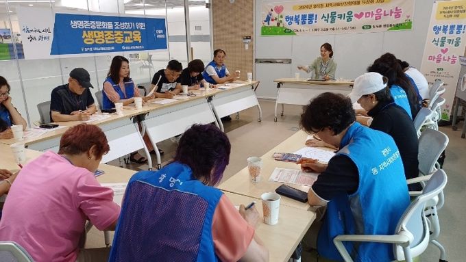 광명시 일직동 지역사회보장협의체의 특성화 사업 ‘행복뿜뿜! 식물키움, 행복나눔’이 지난 3일 5회차를 끝으로 성공적으로 마무리됐다.