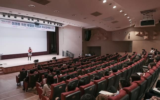시흥시, 사회탐구 일타강사 이지영 초청 강연 열어... 호응 '활활'