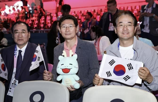 (왼쪽부터) 최성용 대한역도연맹 회장, 이상일 용인특례시장, 이동환 고양특례시장