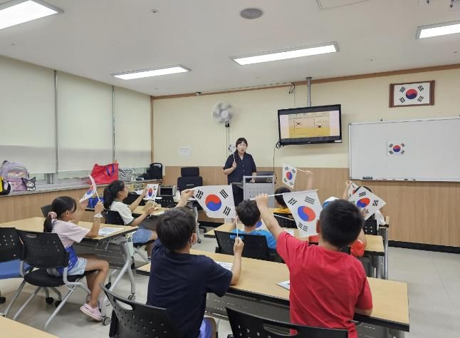 구리시 수택3동, 제79주년 광복절 기념 '올바른 태극기 게양 교육' 실시