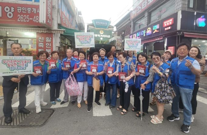 지난 26일 광명6동 지역사회보장협의체는 새마을시장 일대에서 '여름철 복지 사각지대 발굴 캠페인'을 실시했다.