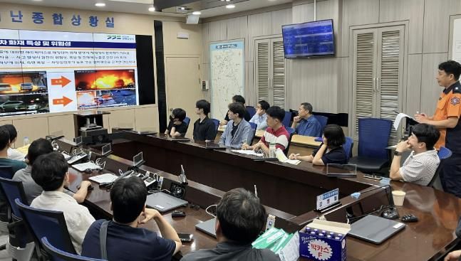 광명시는 지난 27일 광명소방서와 함께 공영주차장 전기자동차 충전시설 화재 대비 교육훈련을 실시했다.