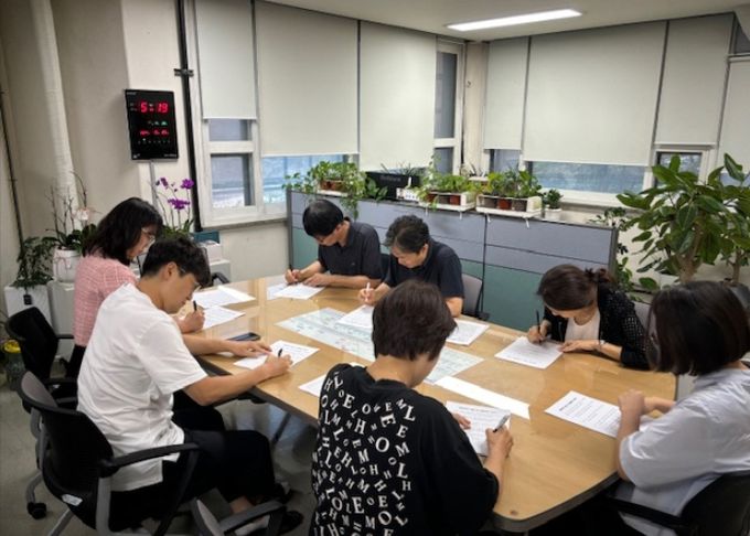 청렴서약서를 작성 중인 고양시 징수가 직원들