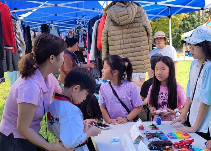 광명시 소하2동 주민자치회는 지난 7일 영당말 근린공원에서 주민세 마을사업 ‘소이마켓’을 성황리에 개최했다.