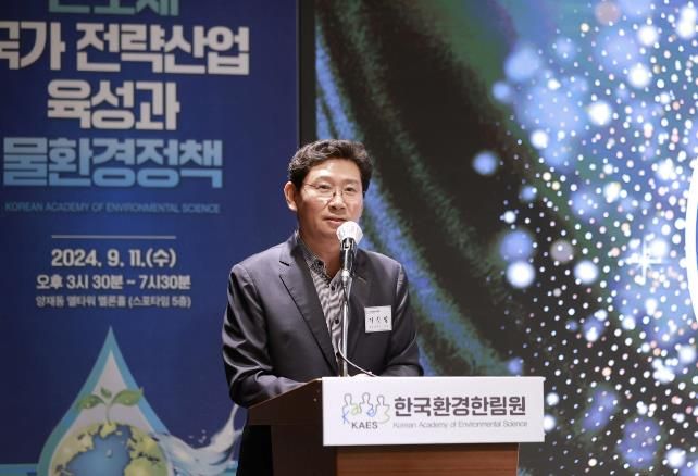 이상일 용인특례시장은 11일 오후 서울 서초구 양재동 엘타워 멜론홀에서 열린 제65차 환경리더스포럼에 참석했다.