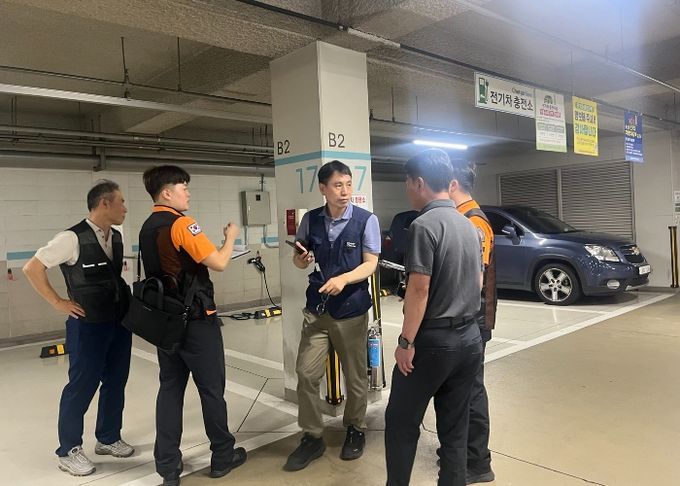 광명시는 지난 8월부터 9월 12일까지 16일간 광명소방서, 한국전기안전공사와 관내 공동주택 전기차 충전시설 합동점검을 실시했다.