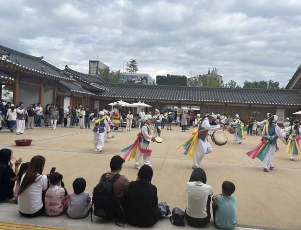 수원문화재단, 정조테마공연장 개관 1주년 기념 공연, 성황리에 개최!
