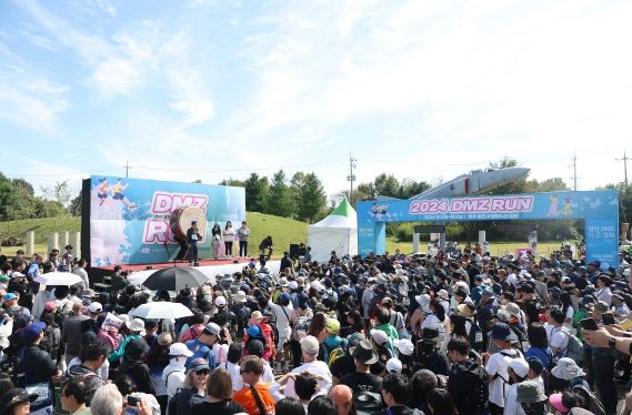 DMZ 평화걷기 참가한 김동연 “평화의 위기를 평화의 기회로 삼자”