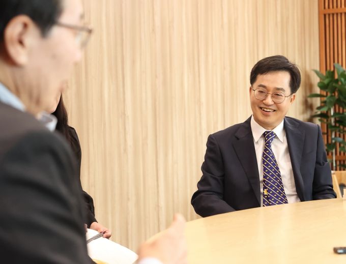 루크 쉐퍼 미시간대 포드스쿨 석좌교수, 김동연 경기도지사 만나 “경기도 기회소득은 세계적으로 훌륭한 모델이 될 수 있는 프로그램”