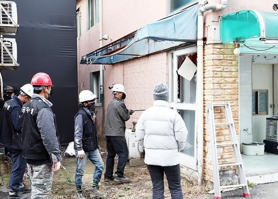 파주시, 용주골 불법건축물 4개동 강제철거, 중단없는 과감한 행정대집행 추진