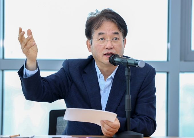 공간정보단체와의 소통간담회에서 발언 중인 이동환 고양특례시장