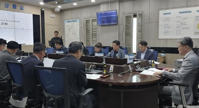 지난 21일 시청 재난상황실에서 ‘시청로 2차 간판개선사업’ 착수보고회 진행하는 모습.