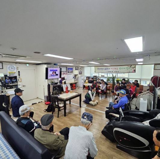 광명시 광명6동 경로당은 지난 22일 회원 30여 명이 참석한 가운데 민방위 훈련을 실시했다.