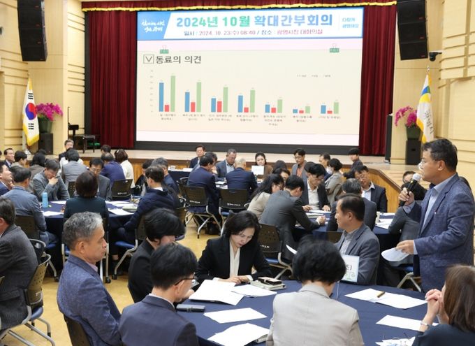 광명시는 지난 22일 시청 대회의실에서 열린 '합리적인 공직문화 조성을 위한 간부 직원 토론회'를 성공적으로 마쳤다.
