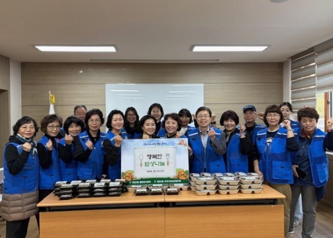 광명시 하안3동 지역사회보장협의체는 지난 23일 특성화사업 ‘행복한 밥상나눔’ 행사를 진행했다.